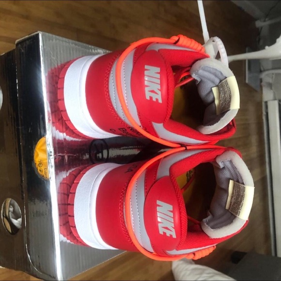 Off white Dunks got them as a gift been trynna get them off my hands. - Picture 4 of 4